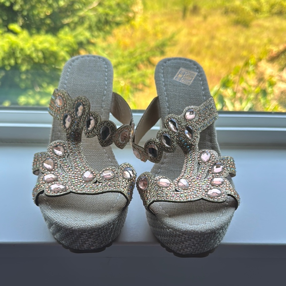 Elegant Cream and Pink Platform Shoes. Brand new.